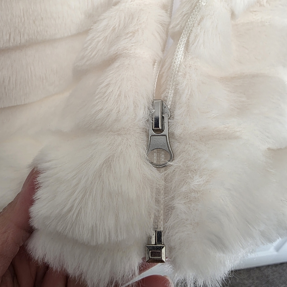 KATYDID | Cream Faux Rabbit Fur Jacket with Pockets Sz M NWT - Picture 7 of 10